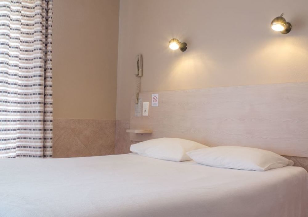Logis Hotel Restaurant La Vieille Ferme, Macon Nord 桑切 外观 照片